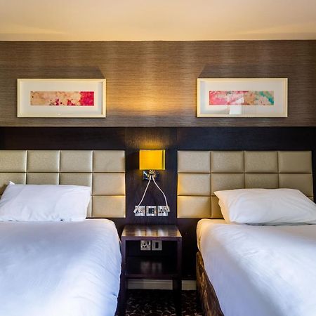 The Lensbury Resort Теддингтон Экстерьер фото