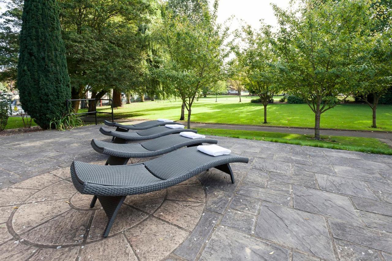The Lensbury Resort Теддингтон Экстерьер фото