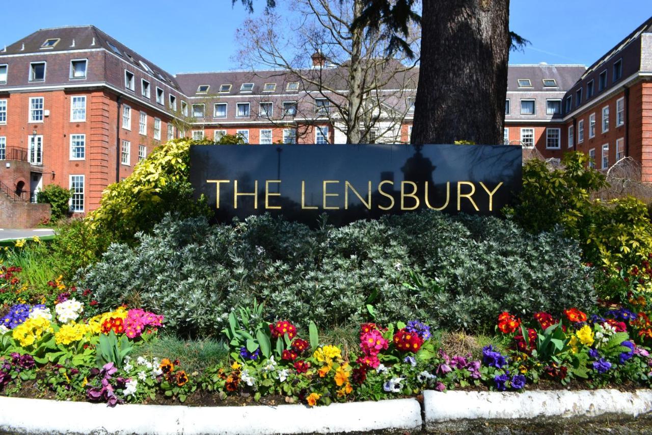 The Lensbury Resort Теддингтон Экстерьер фото